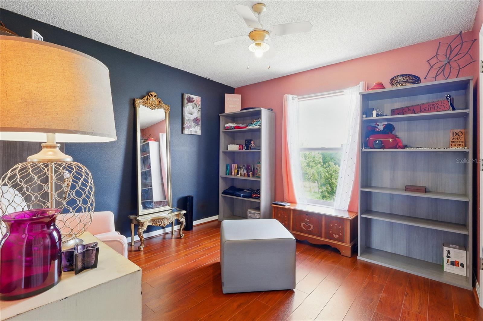 Listing photo id 17 for 31747 Loch Aline Drive