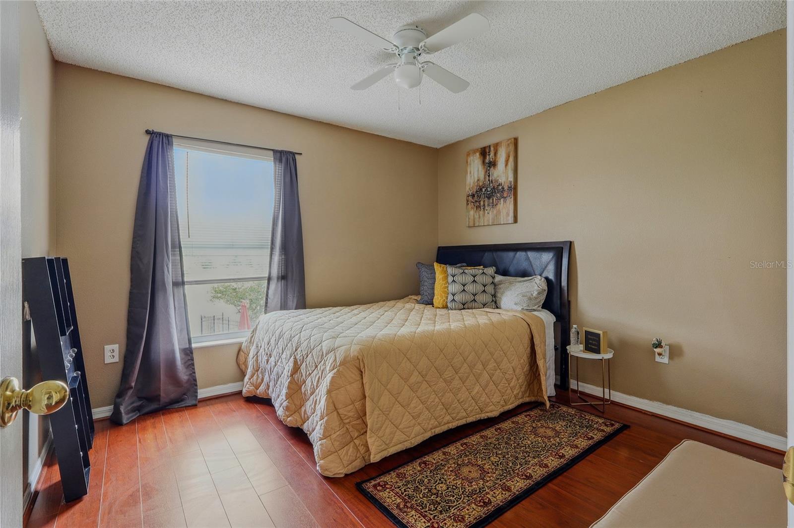 Listing photo id 18 for 31747 Loch Aline Drive