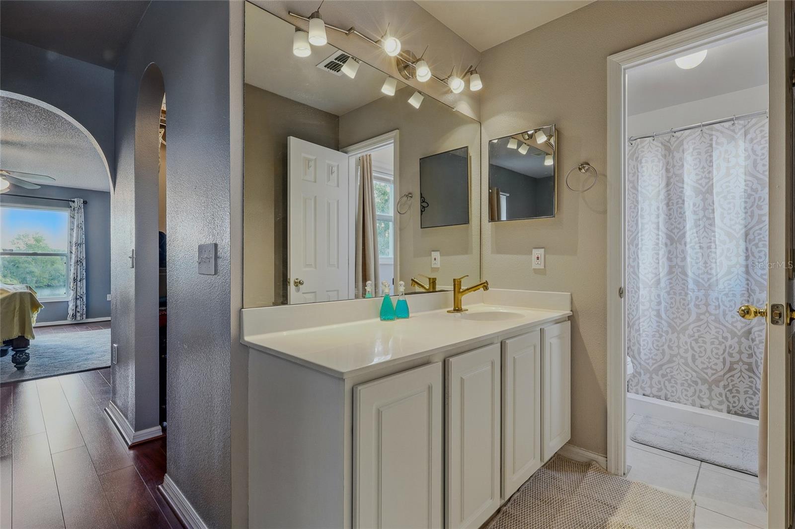 Listing photo id 22 for 31747 Loch Aline Drive