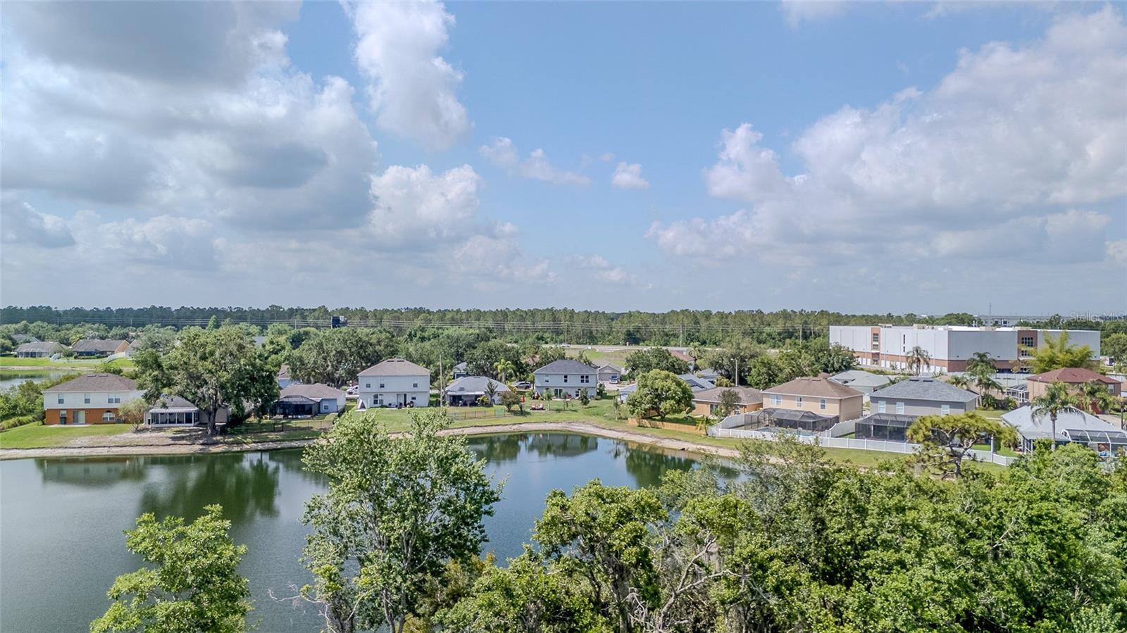 Listing photo id 2 for 31747 Loch Aline Drive