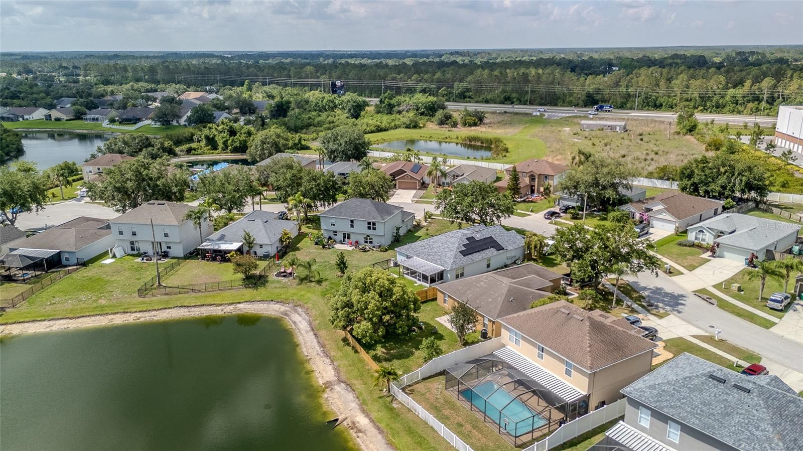 Listing photo id 4 for 31747 Loch Aline Drive