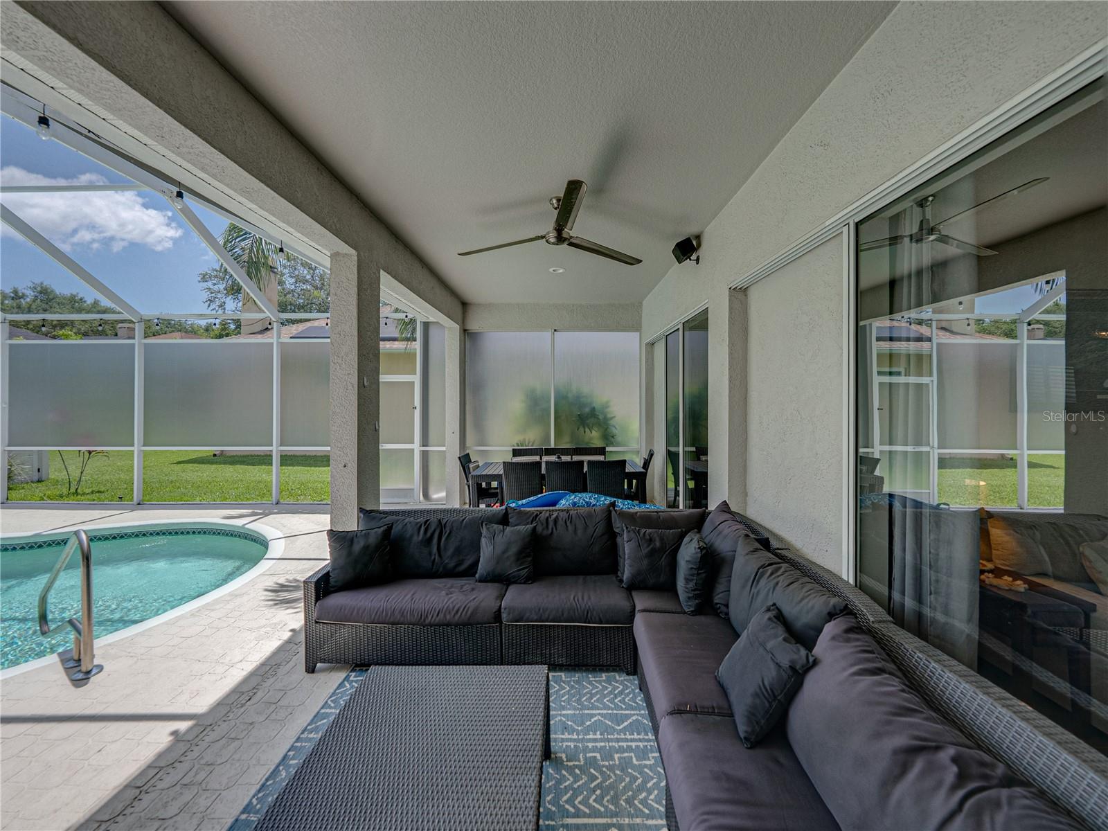 Image 27 of 34 For 3909 Valrico Grove Drive