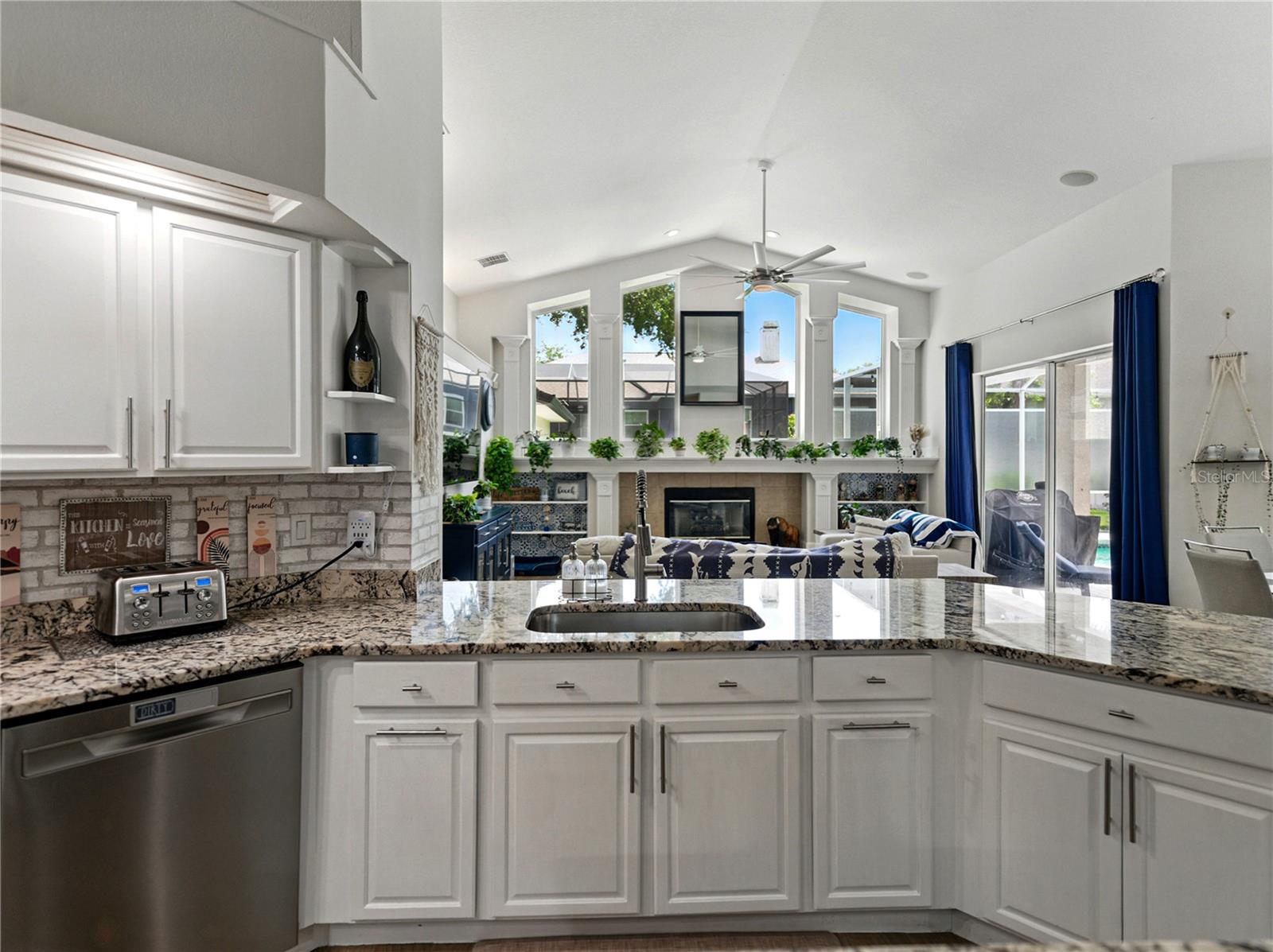 Image 9 of 34 For 3909 Valrico Grove Drive