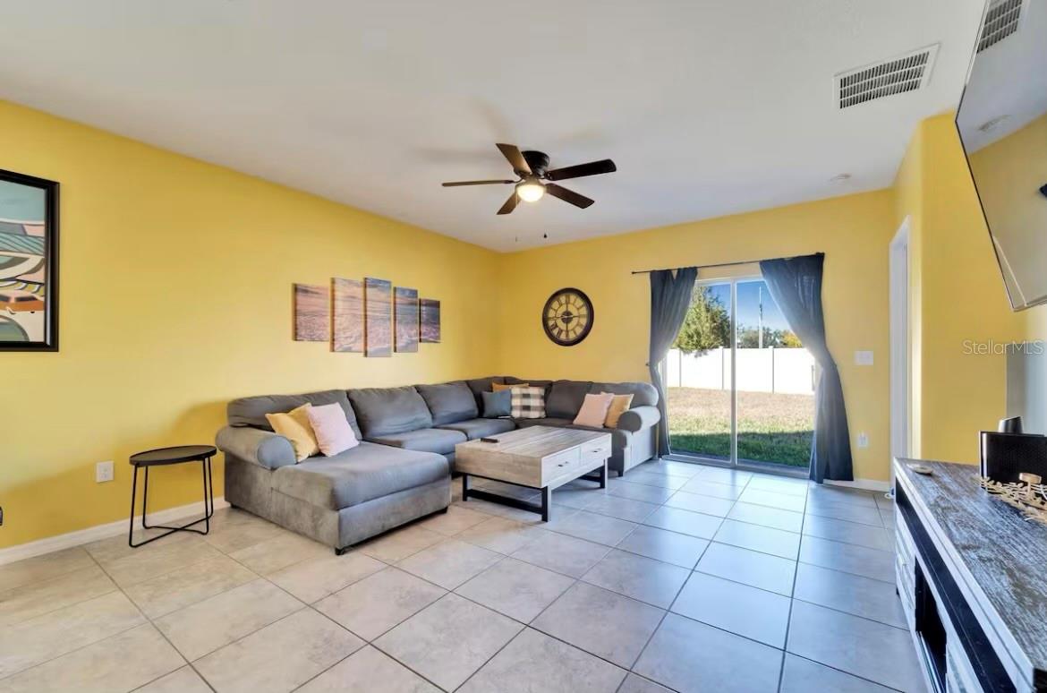 Image 5 of 26 For 17052 Yellow Pine Street