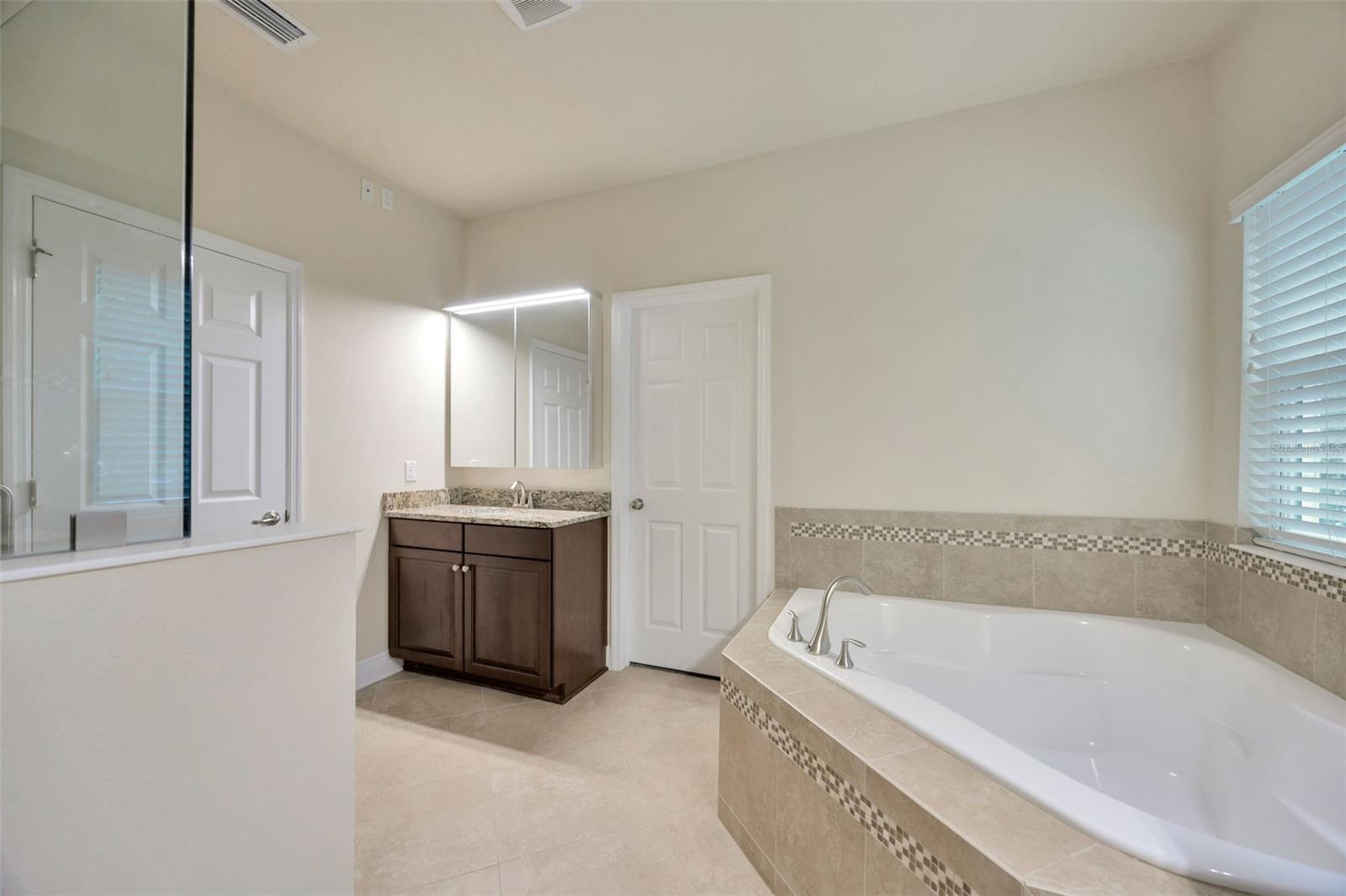 Image 36 of 81 For 1229 Hillandale Reserve Drive