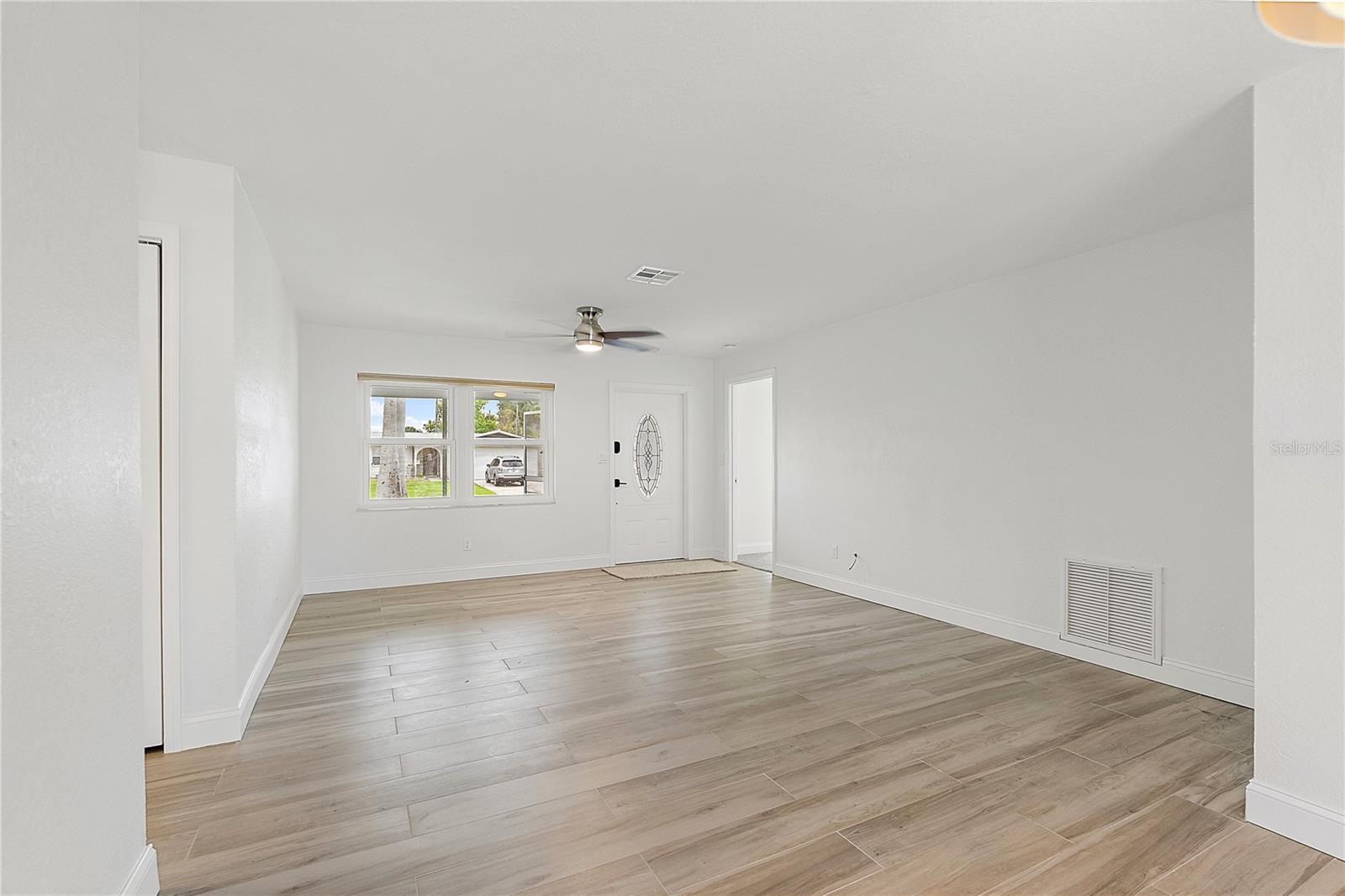 Image 6 of 31 For 4230 Indianapolis Street Ne