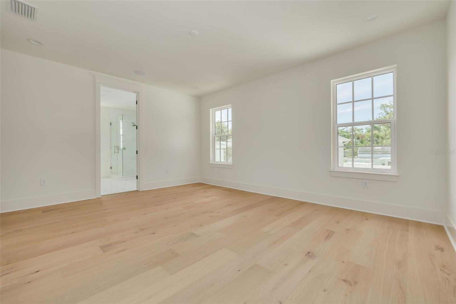 Image 16 of 19 For 116 24th Avenue S