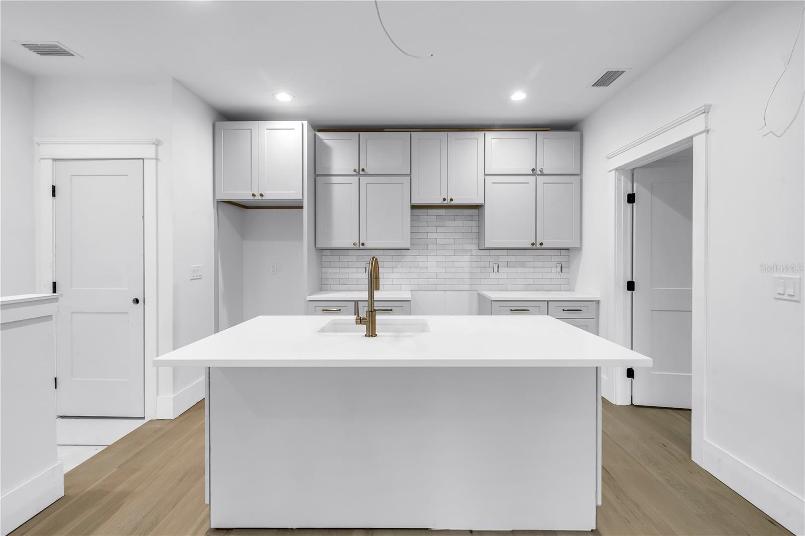 Image 37 of 48 For 116 24th Avenue S