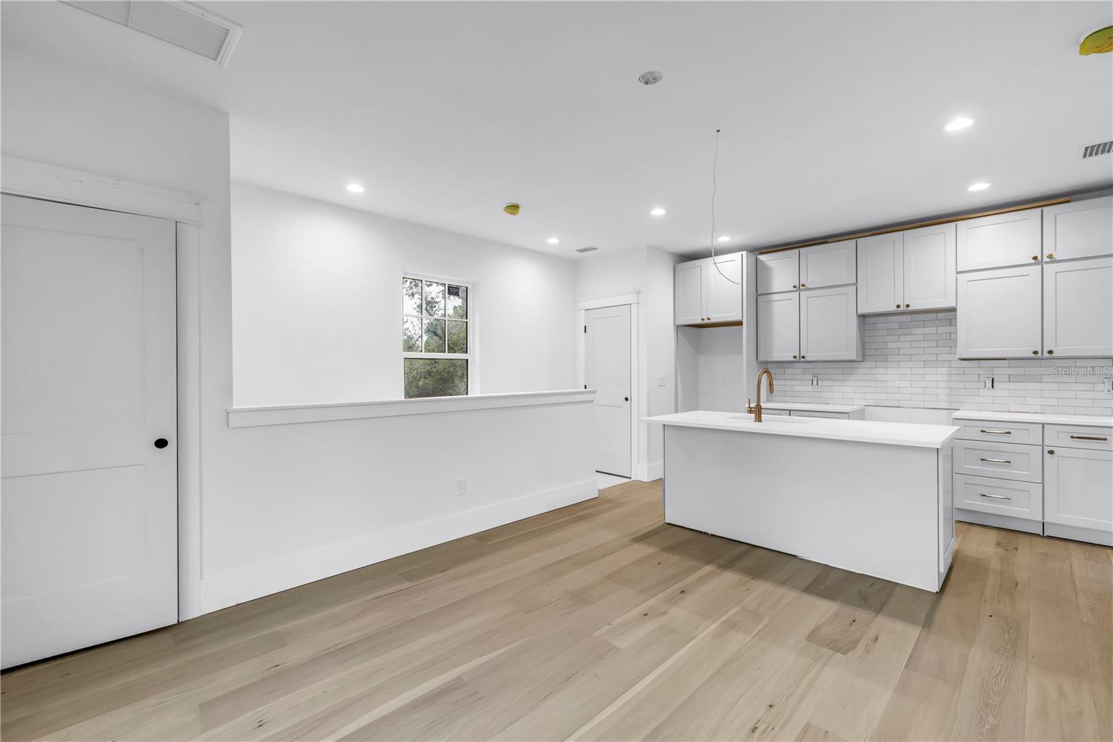 Image 39 of 48 For 116 24th Avenue S