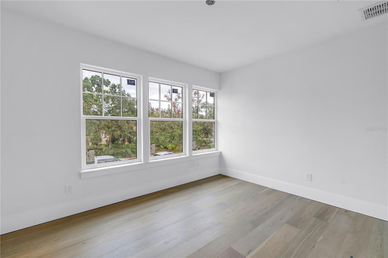 Image 44 of 48 For 116 24th Avenue S