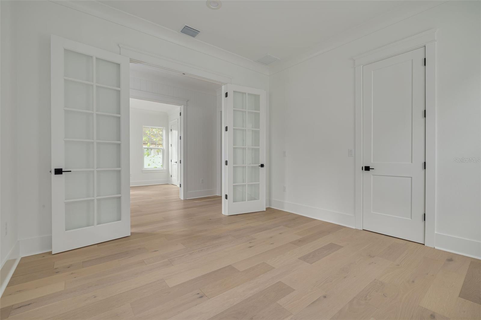 Image 9 of 19 For 116 24th Avenue S