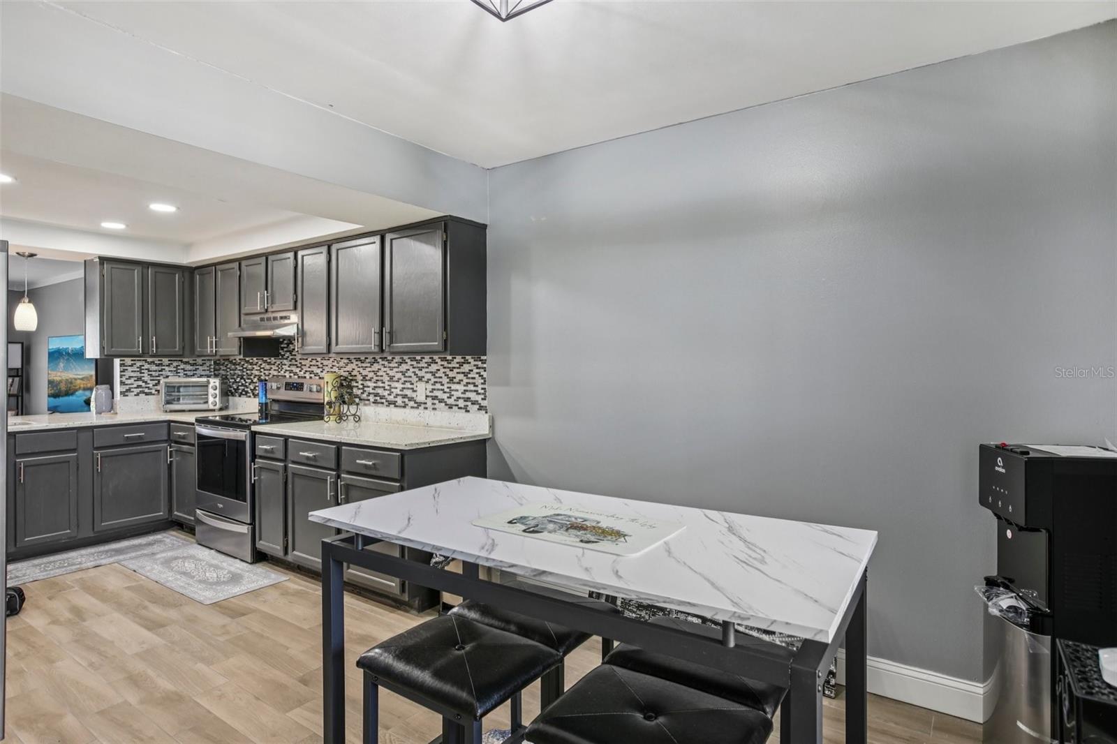 Image 13 of 31 For 16076 Dawnview Drive