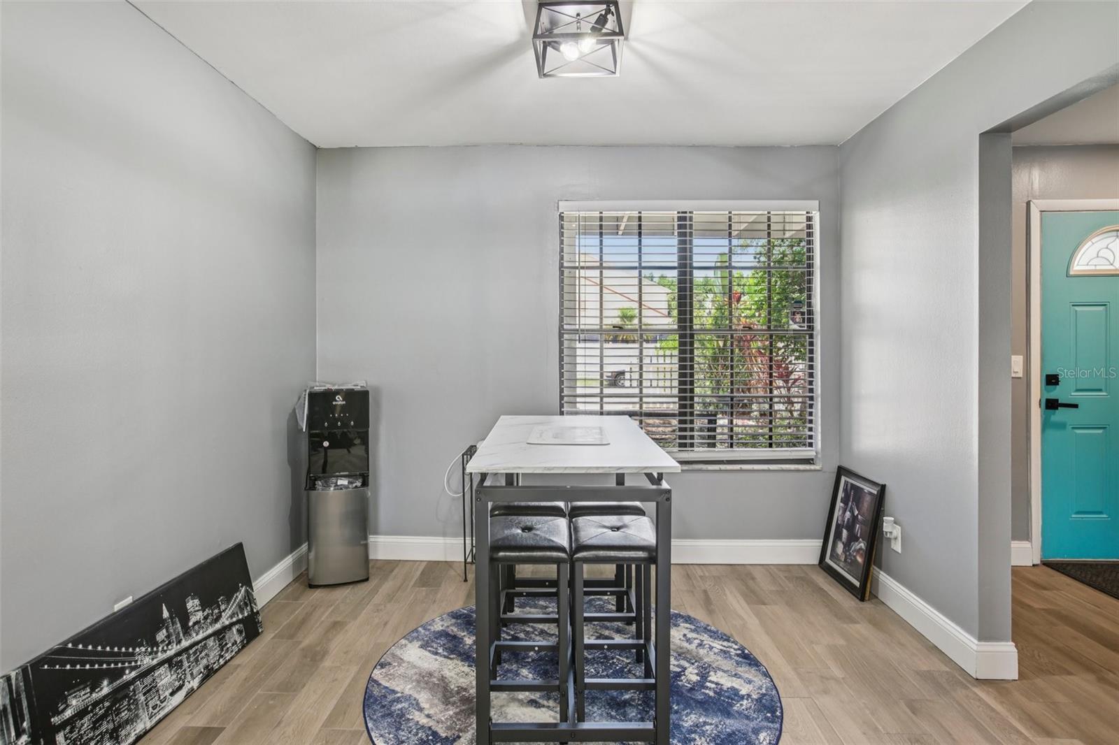 Image 14 of 31 For 16076 Dawnview Drive