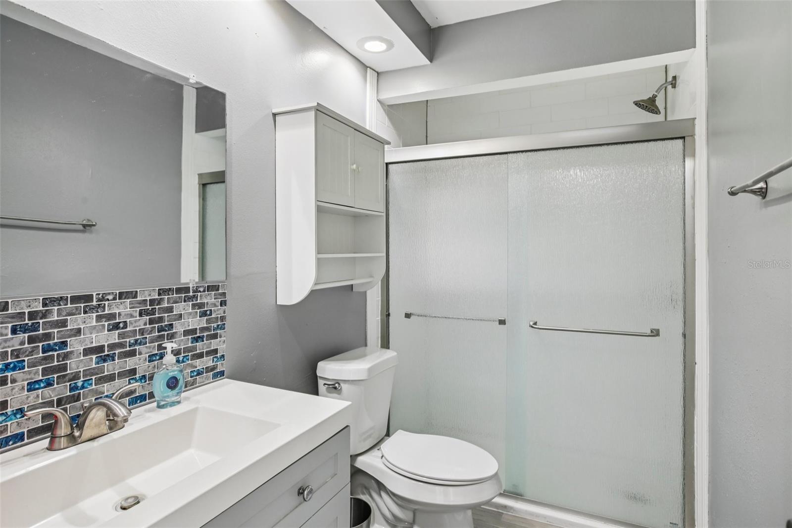 Image 19 of 31 For 16076 Dawnview Drive