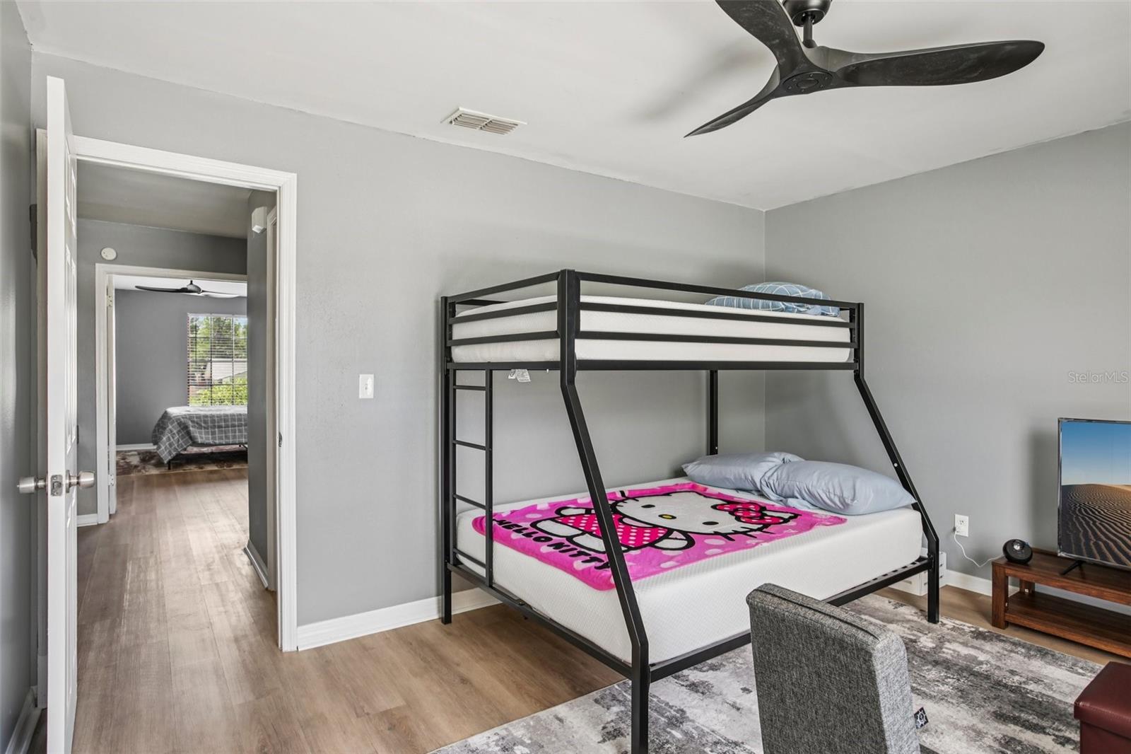 Image 20 of 31 For 16076 Dawnview Drive