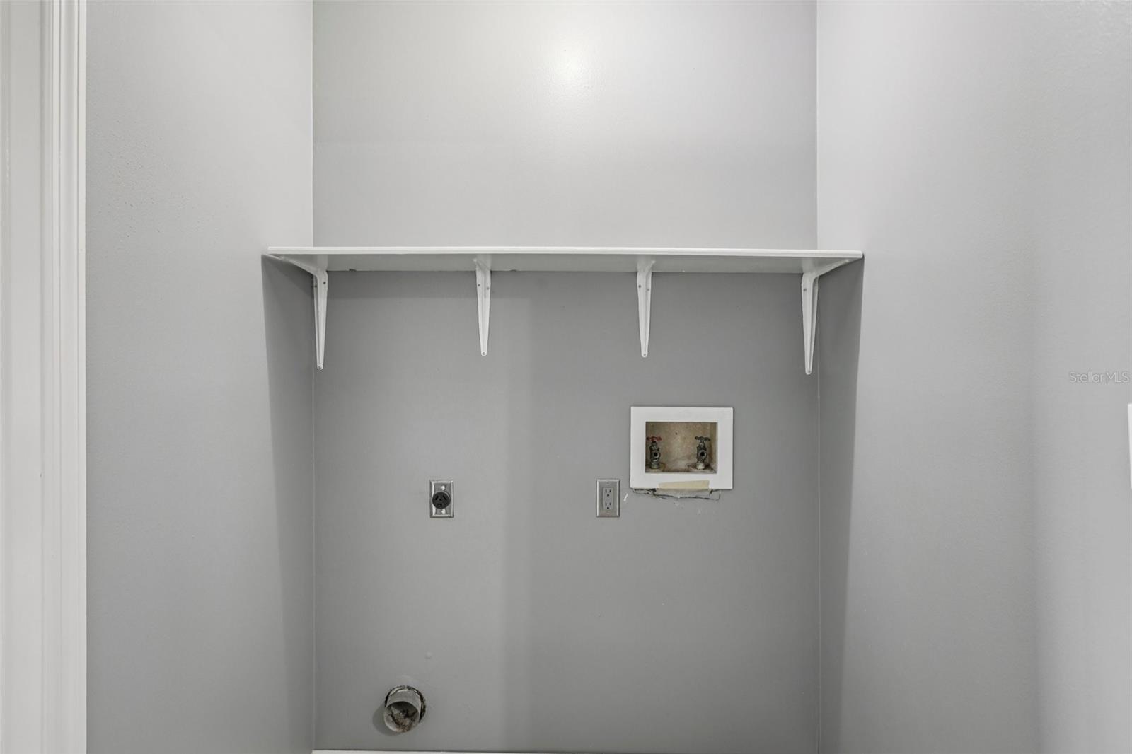 Image 21 of 31 For 16076 Dawnview Drive