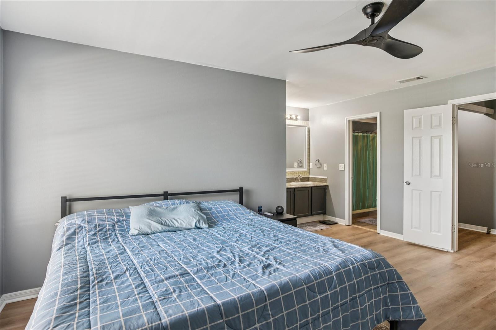 Image 22 of 31 For 16076 Dawnview Drive