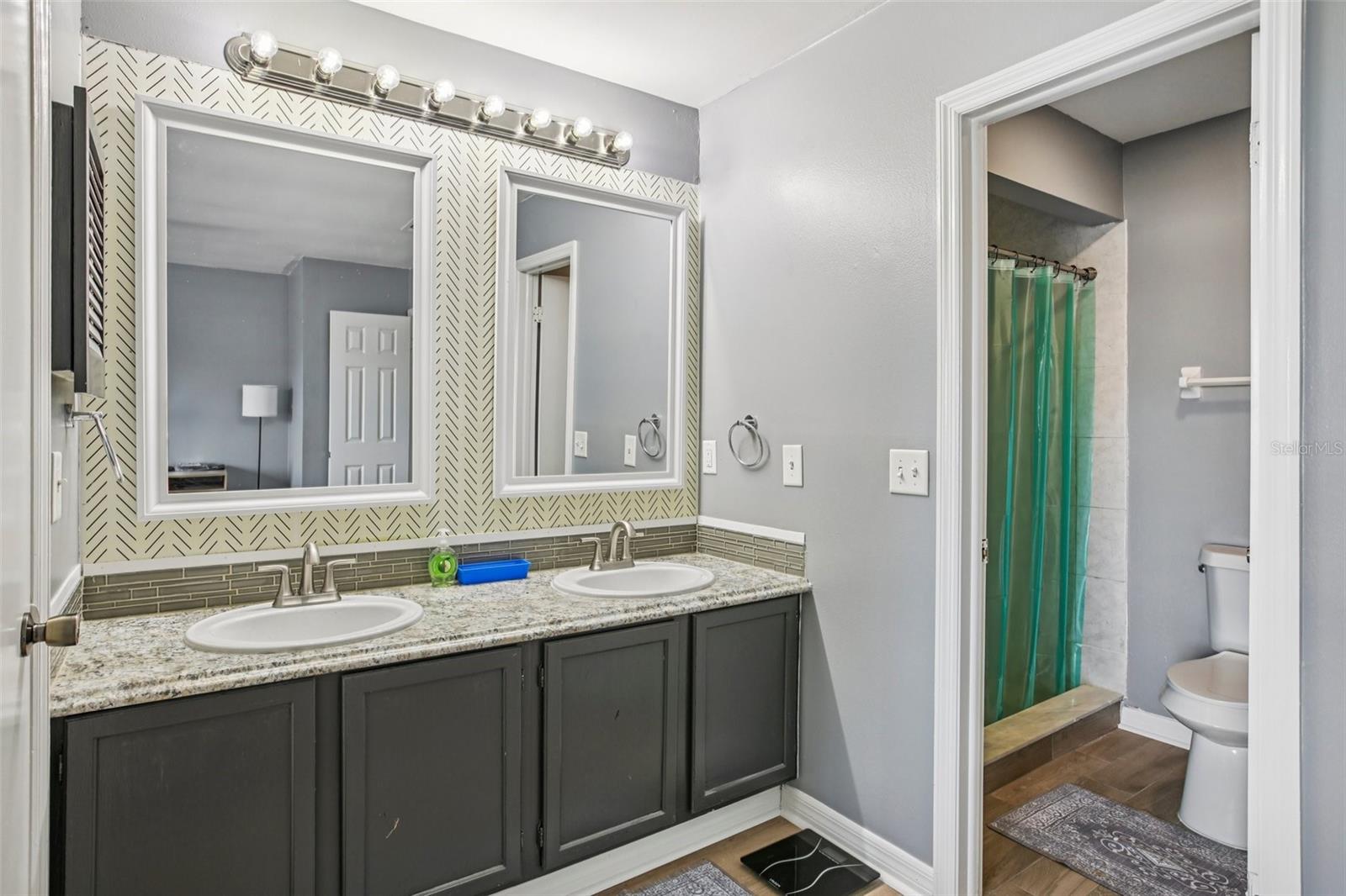 Image 24 of 31 For 16076 Dawnview Drive