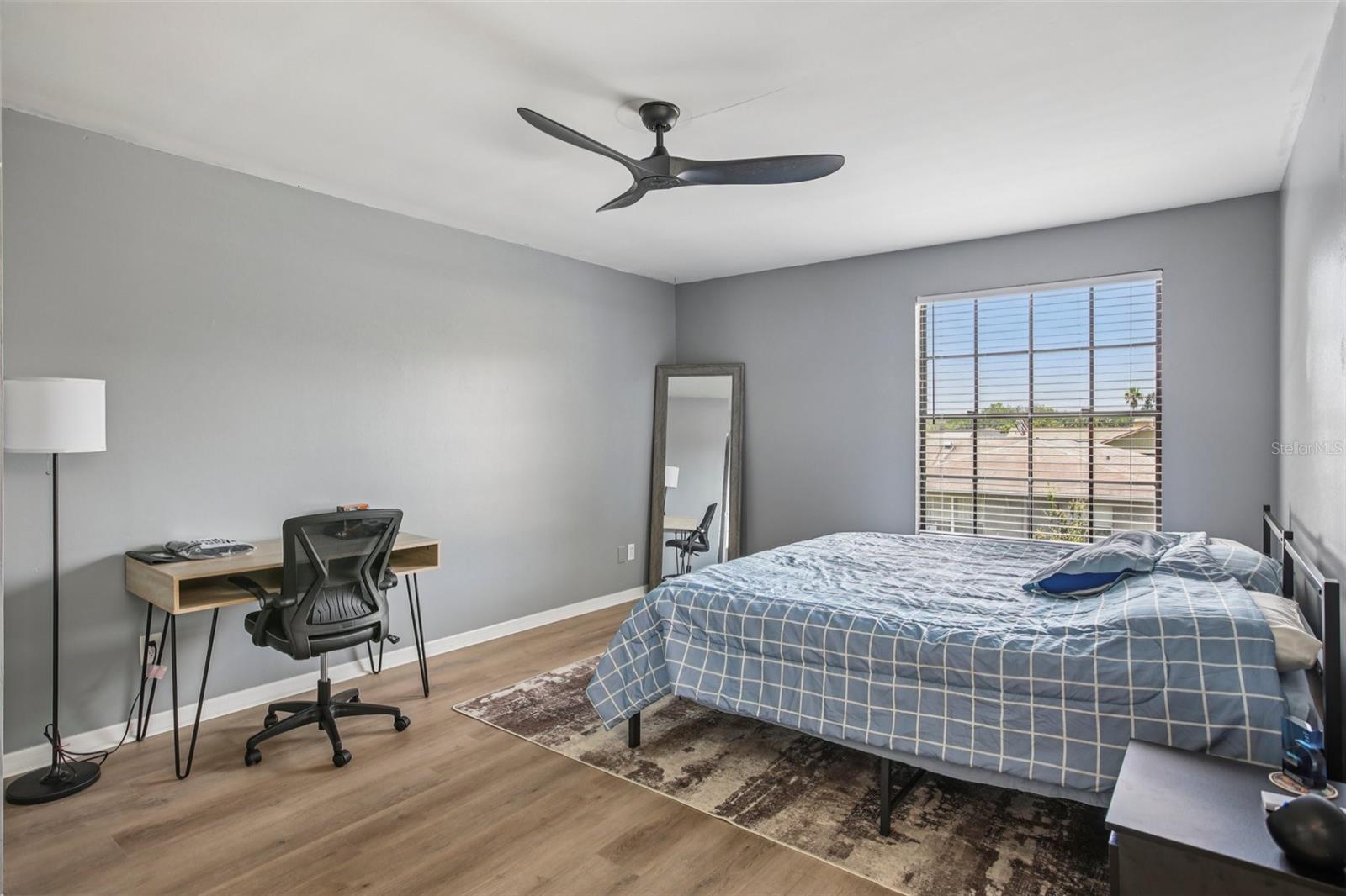 Image 25 of 31 For 16076 Dawnview Drive