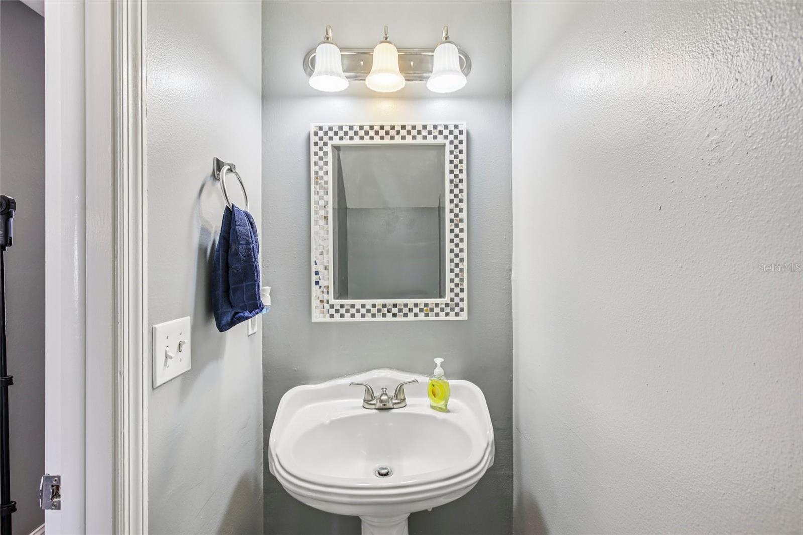 Image 28 of 31 For 16076 Dawnview Drive