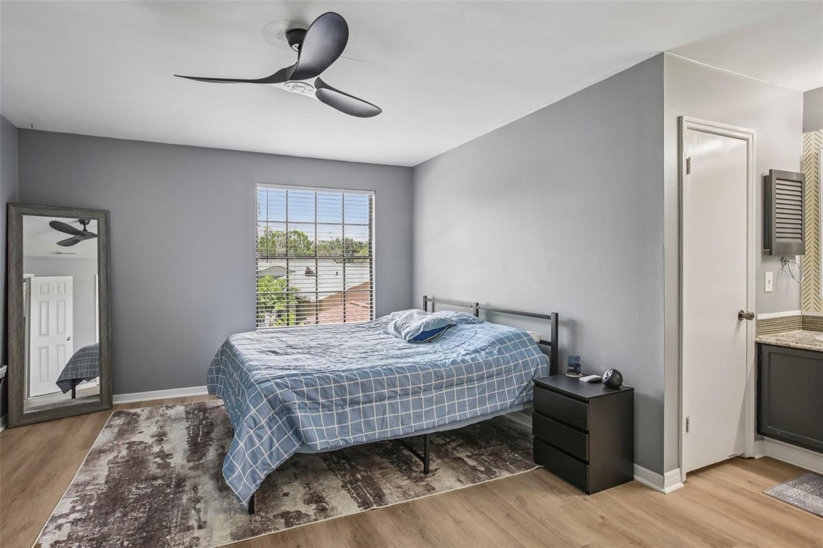 Image 5 of 31 For 16076 Dawnview Drive