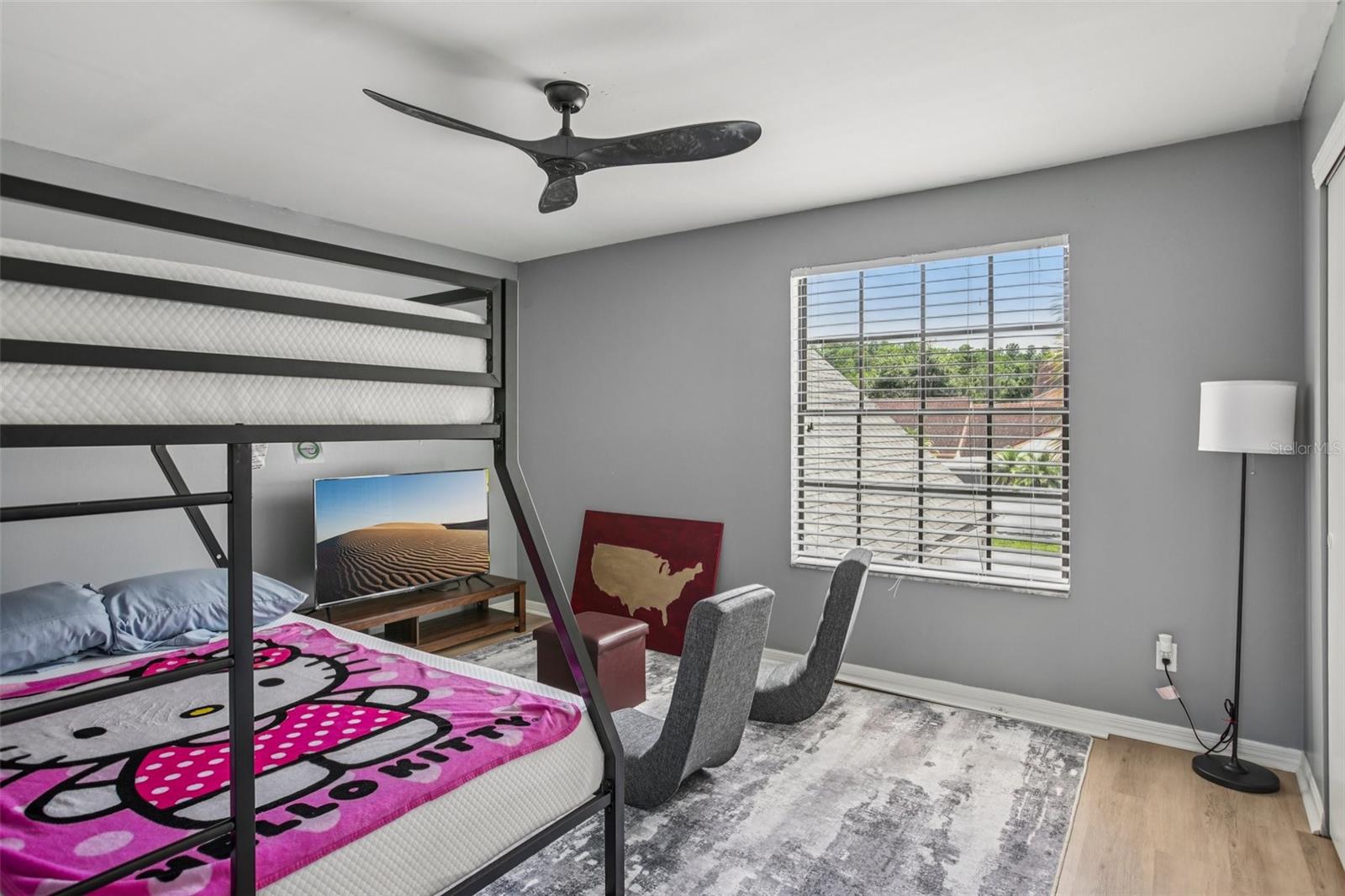 Image 7 of 31 For 16076 Dawnview Drive