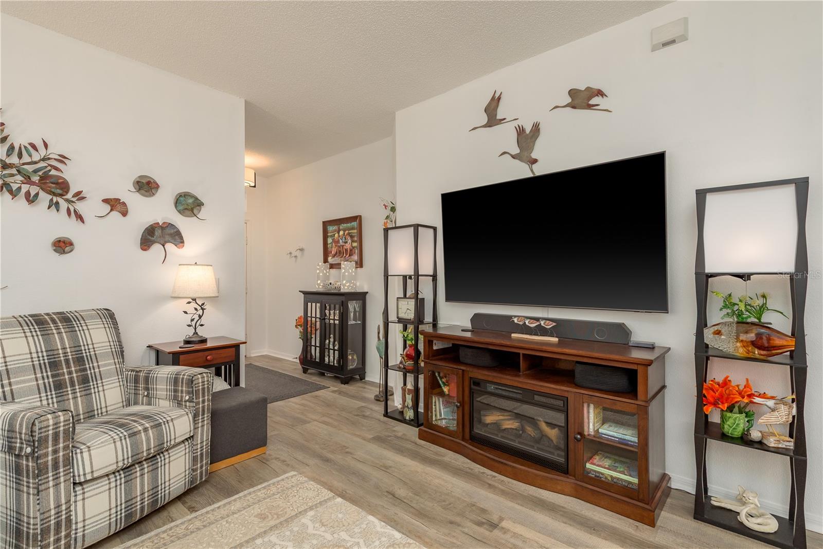 Image 7 of 90 For 2747 Wood Pointe Drive