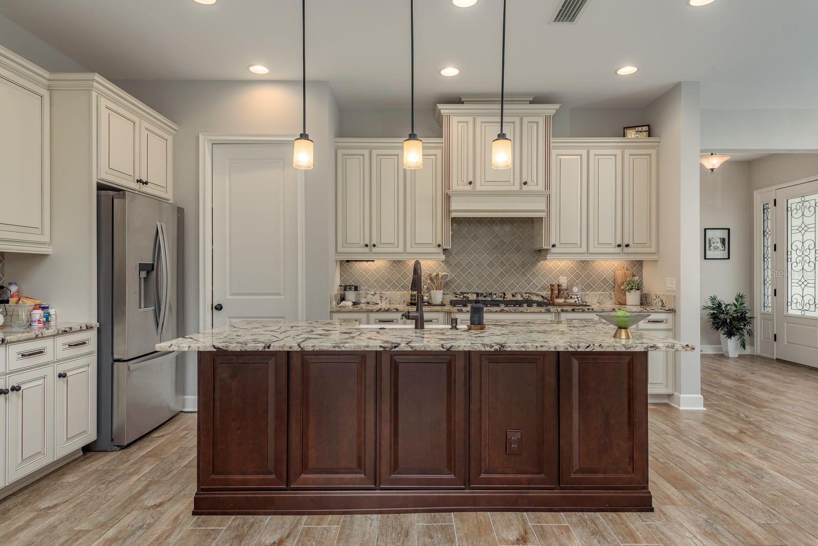 Image 18 of 75 For 4583 Barletta Court