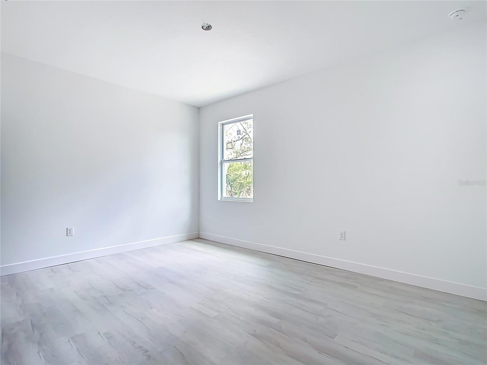 Image 17 of 27 For 16134 Libourn Avenue