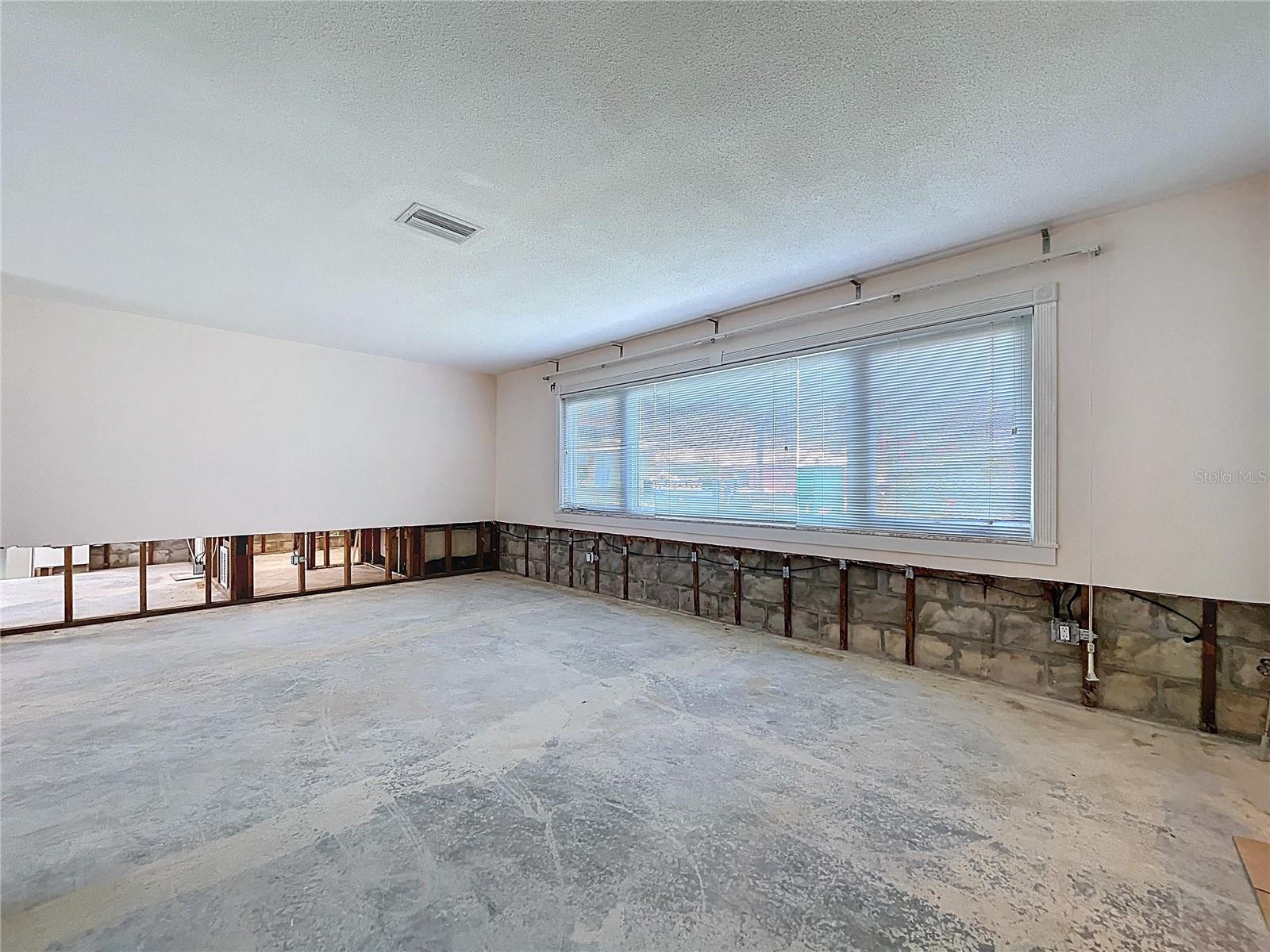 Image 10 of 72 For 9631 Oak Street Ne