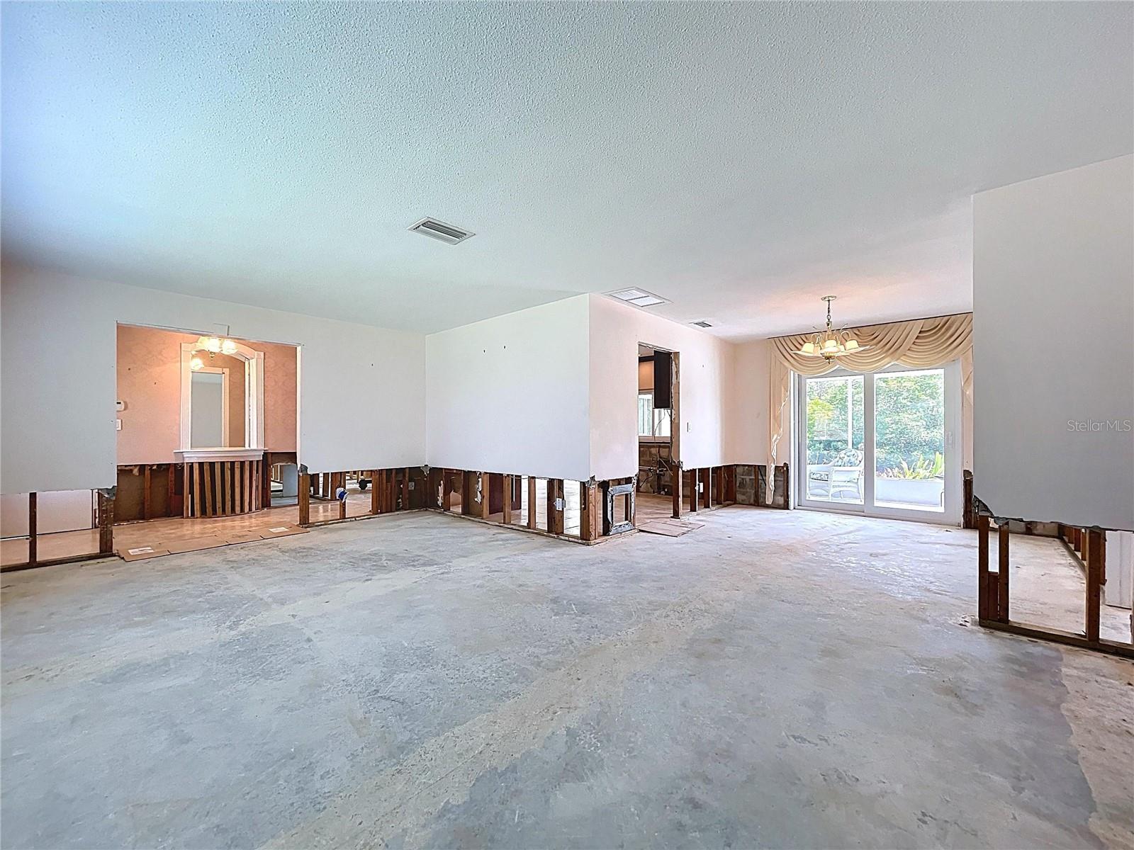 Image 13 of 72 For 9631 Oak Street Ne