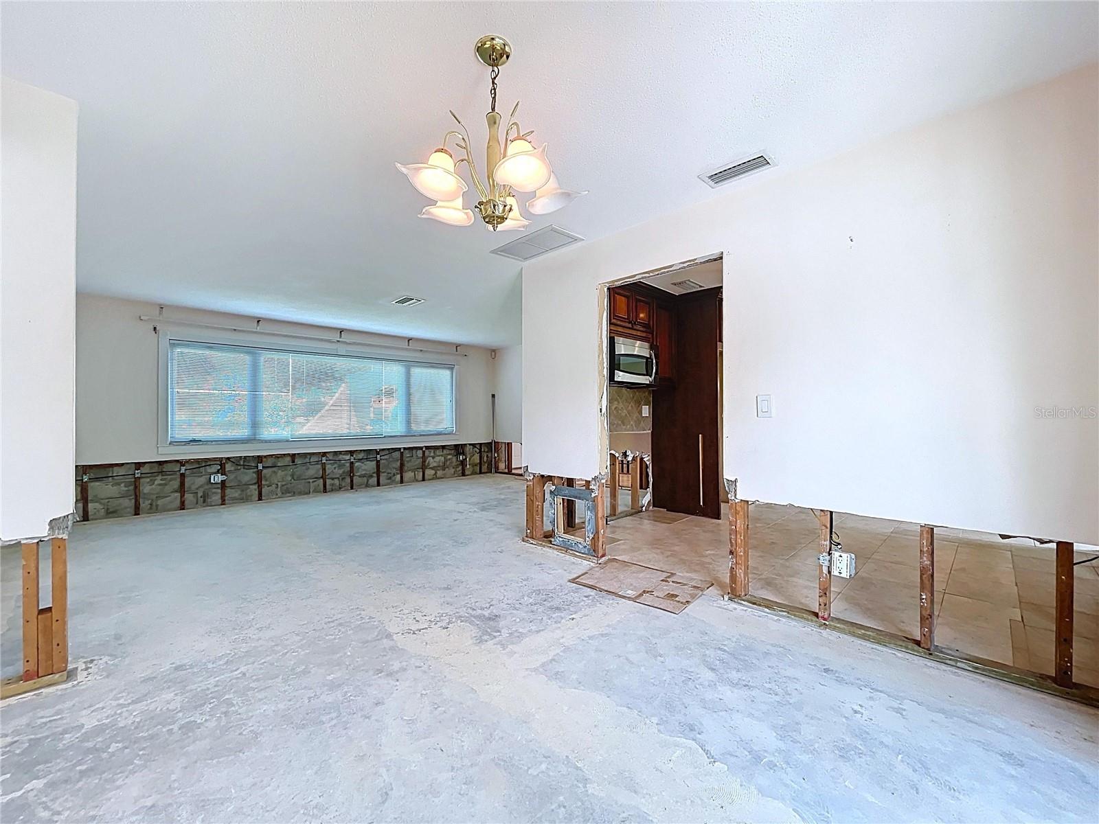 Image 15 of 72 For 9631 Oak Street Ne