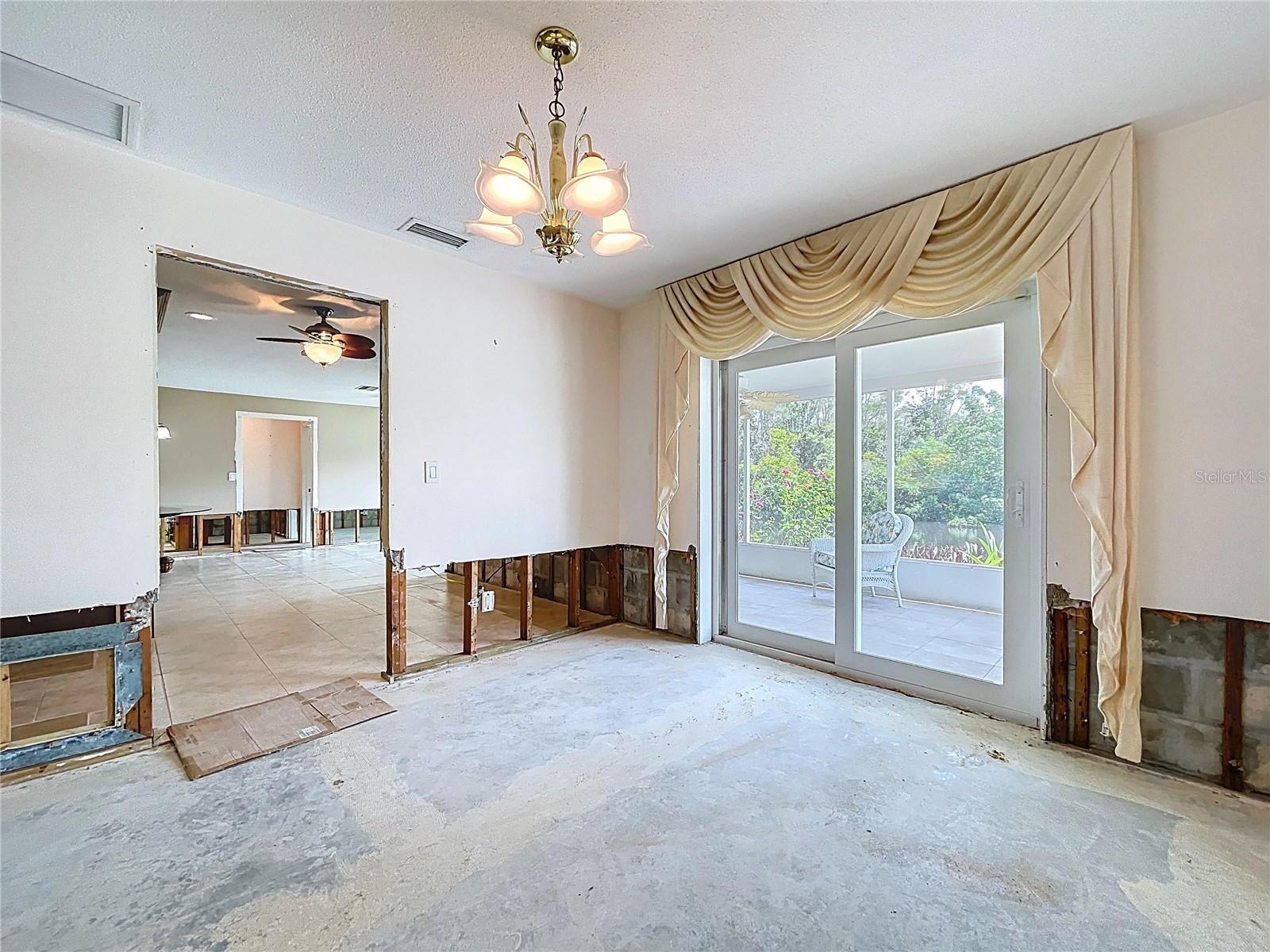 Image 16 of 72 For 9631 Oak Street Ne