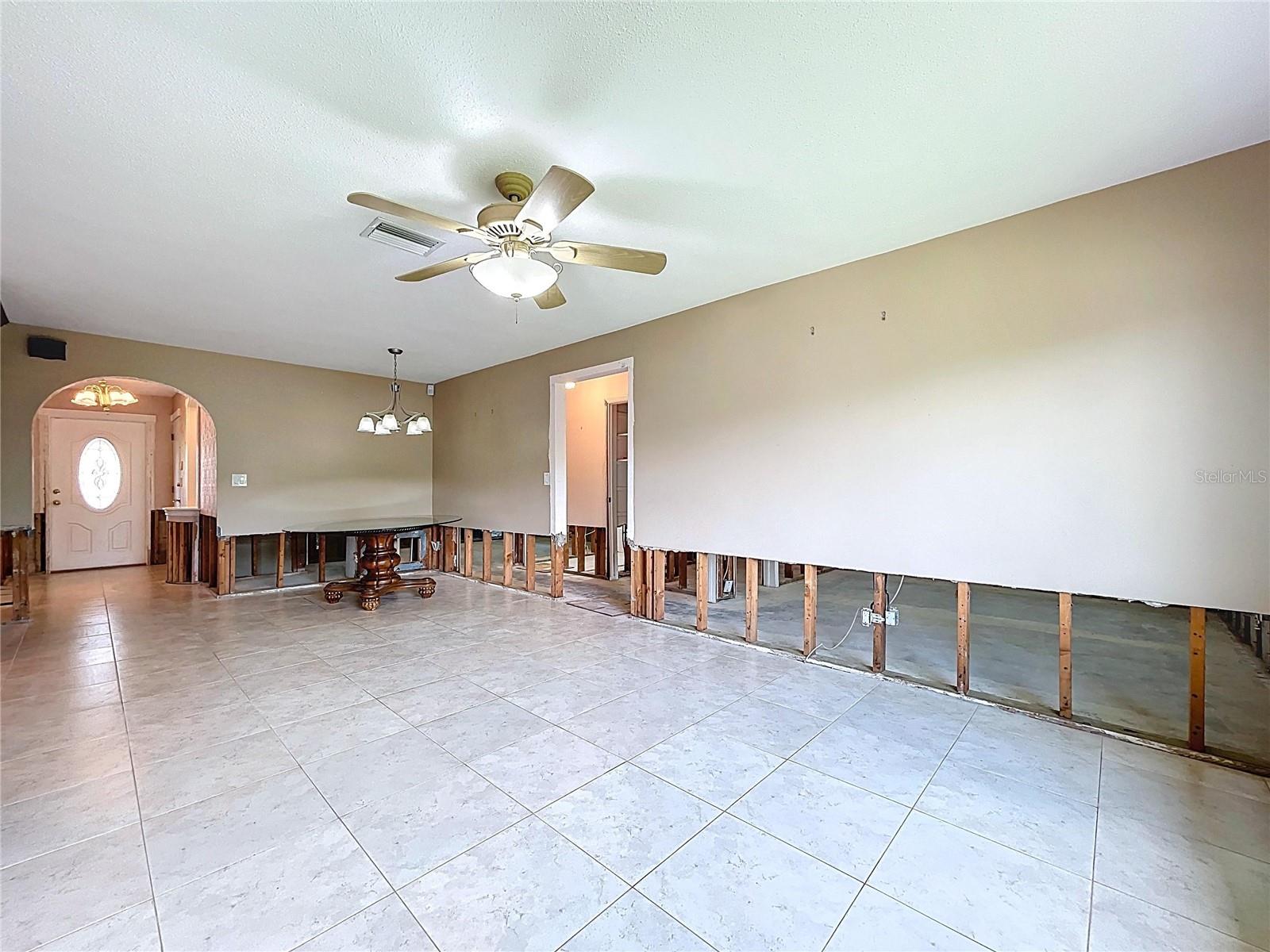 Image 23 of 72 For 9631 Oak Street Ne