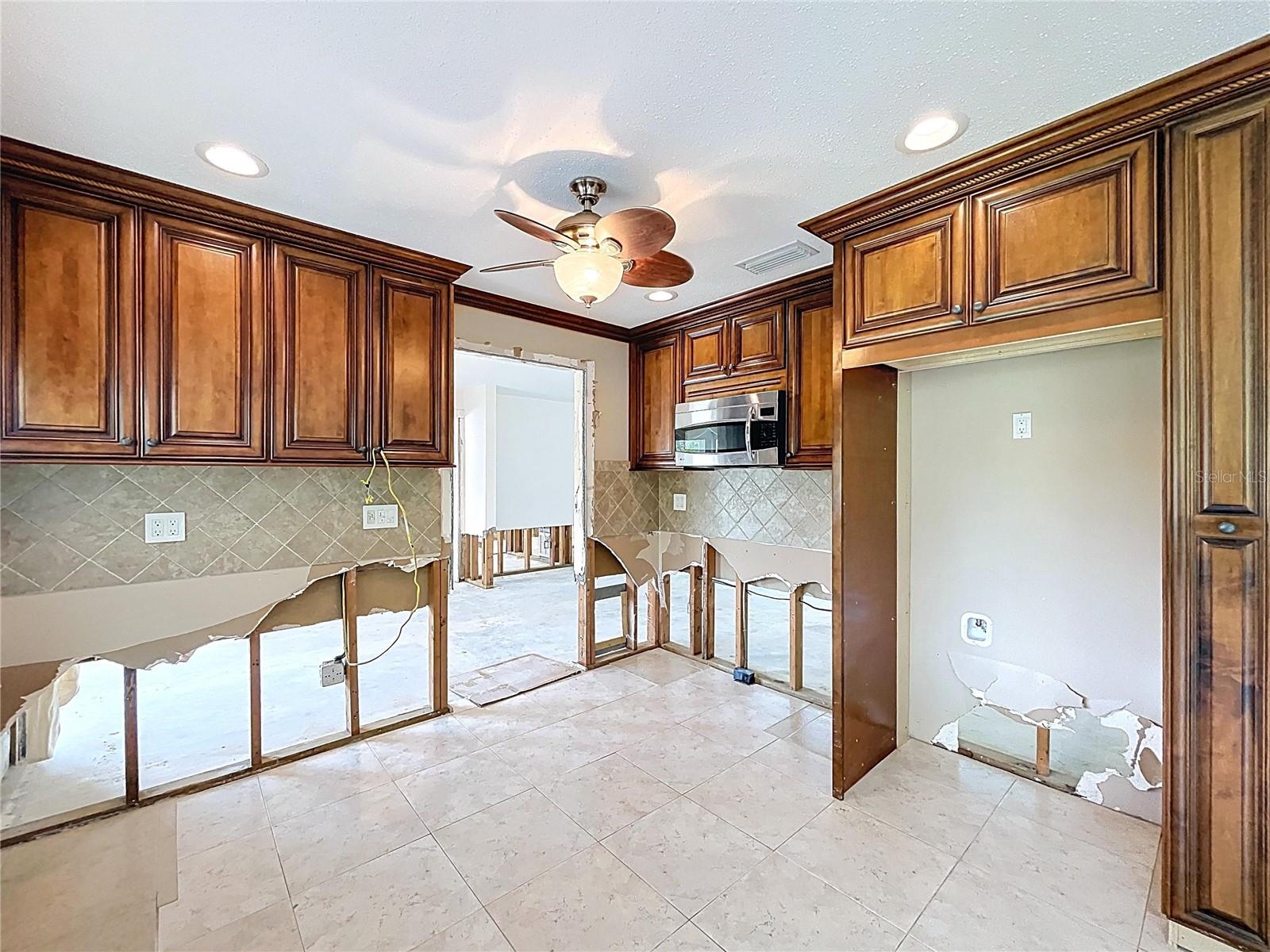 Image 27 of 72 For 9631 Oak Street Ne