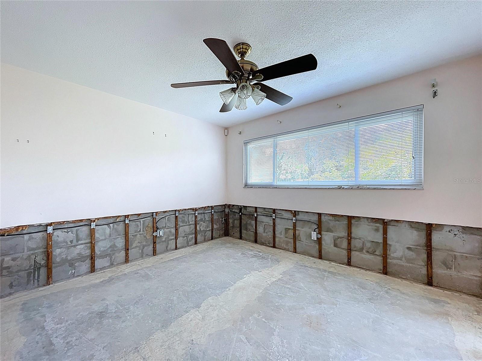 Image 32 of 72 For 9631 Oak Street Ne