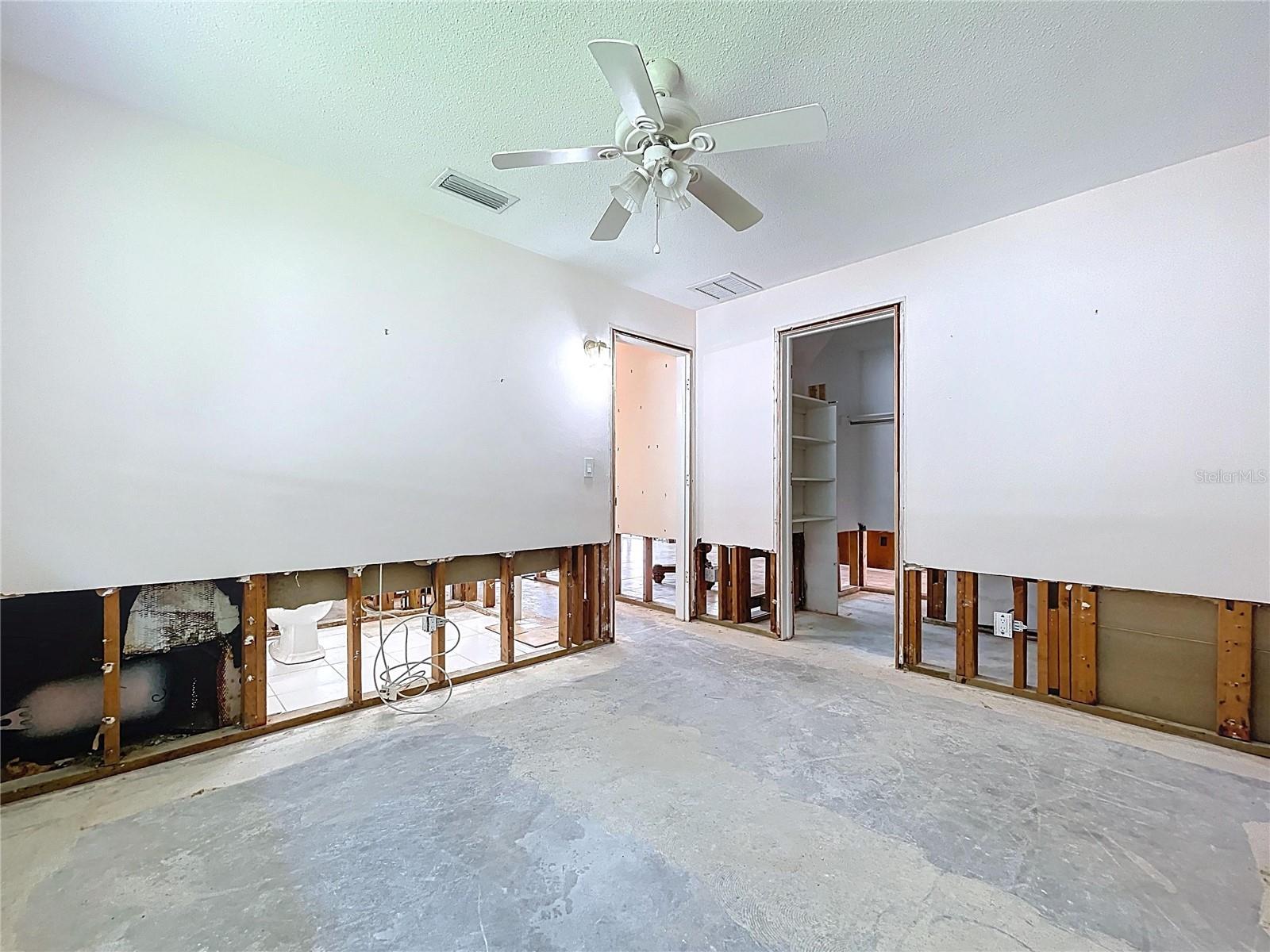 Image 34 of 72 For 9631 Oak Street Ne