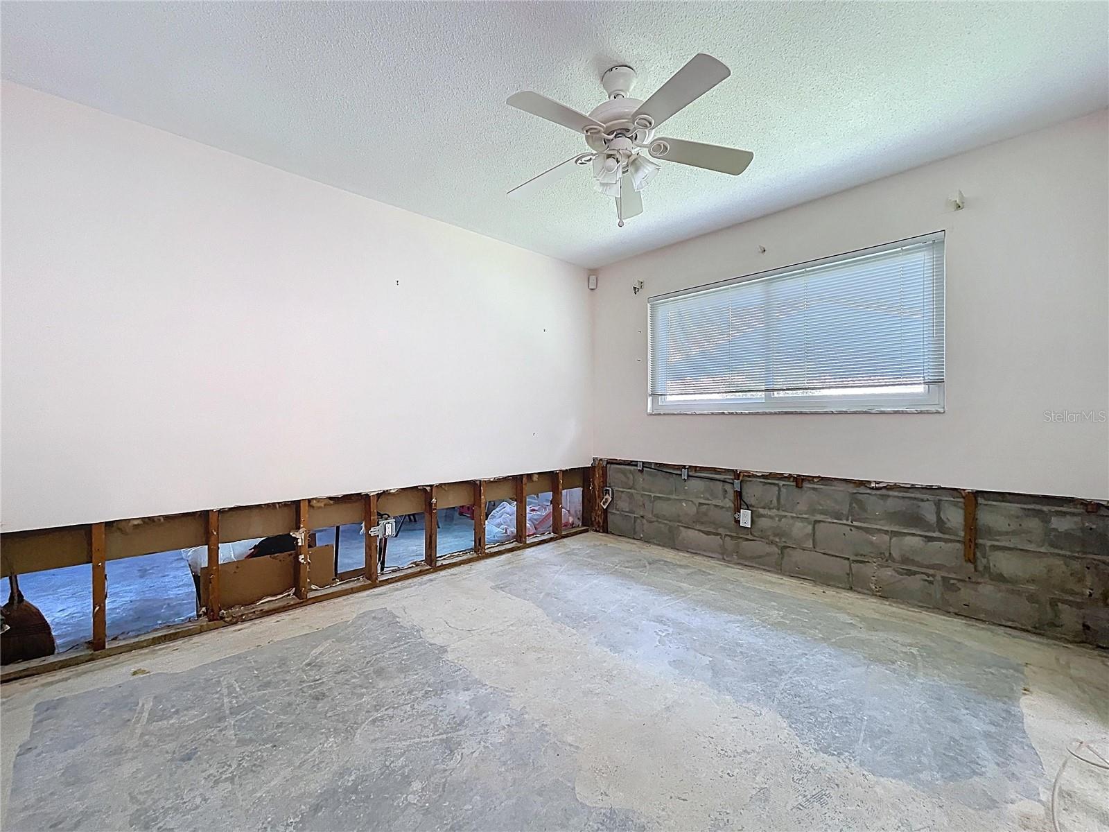 Image 38 of 72 For 9631 Oak Street Ne