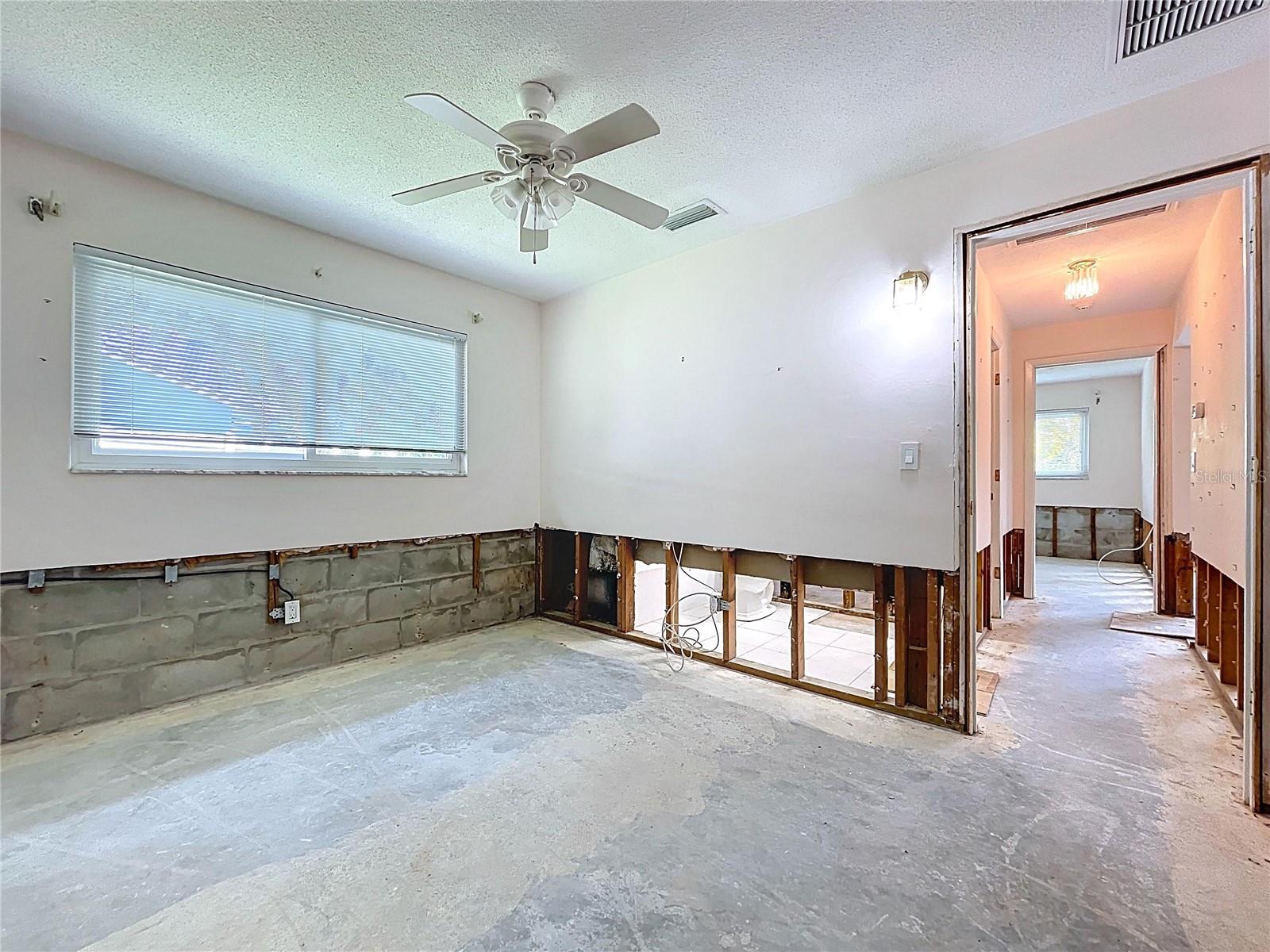 Image 41 of 72 For 9631 Oak Street Ne