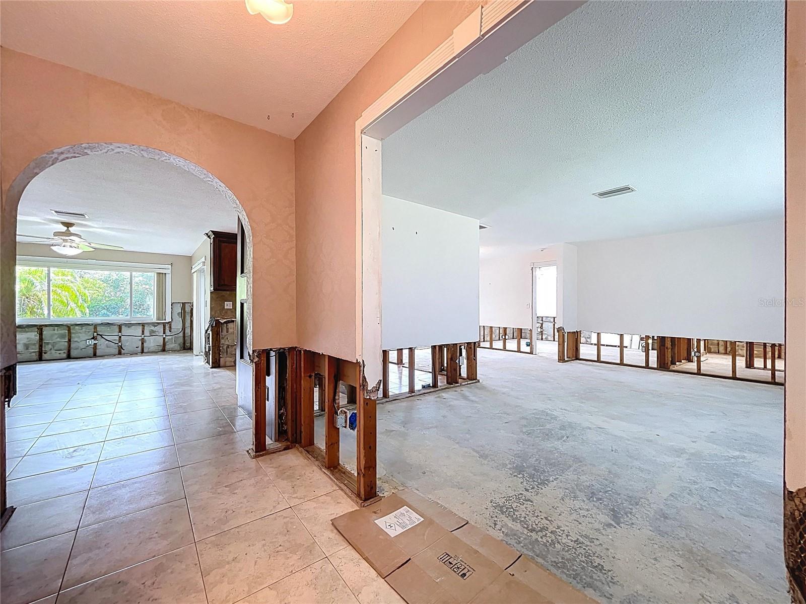 Image 5 of 72 For 9631 Oak Street Ne