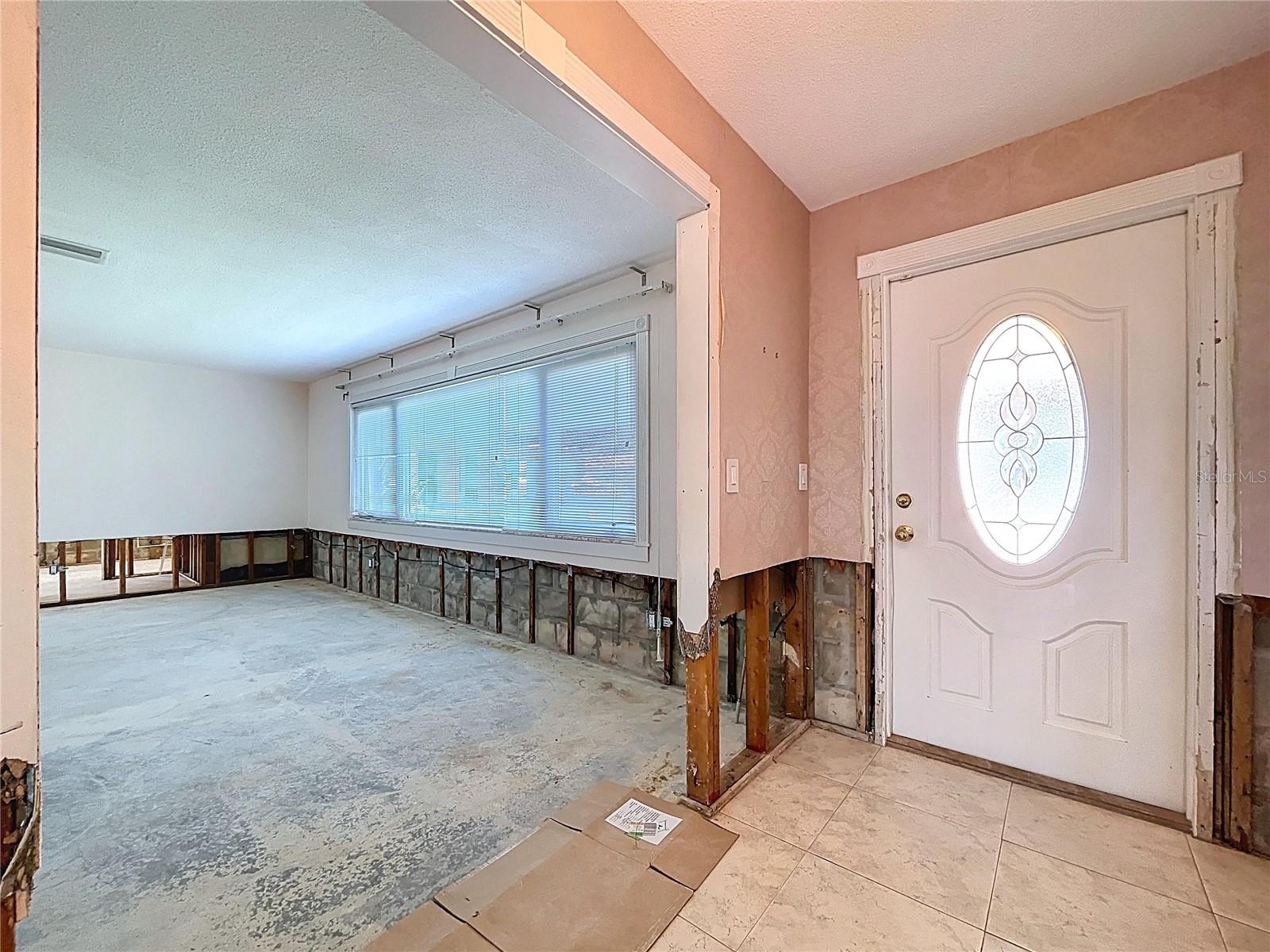 Image 8 of 72 For 9631 Oak Street Ne