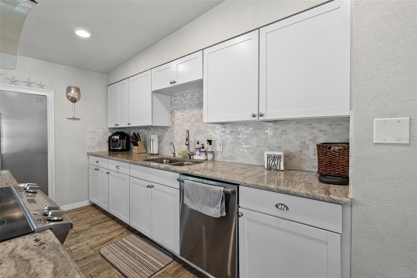 Image 11 of 70 For 7304 Lakeside Boulevard