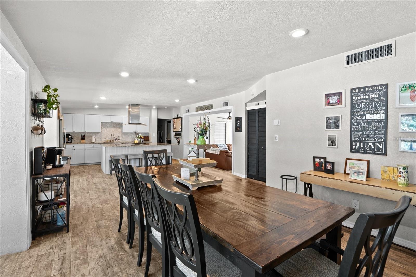 Image 17 of 70 For 7304 Lakeside Boulevard