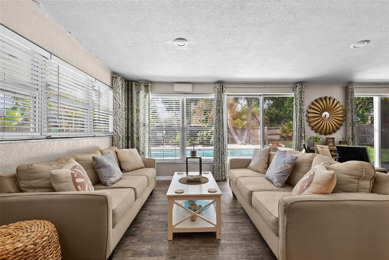 Image 20 of 70 For 7304 Lakeside Boulevard