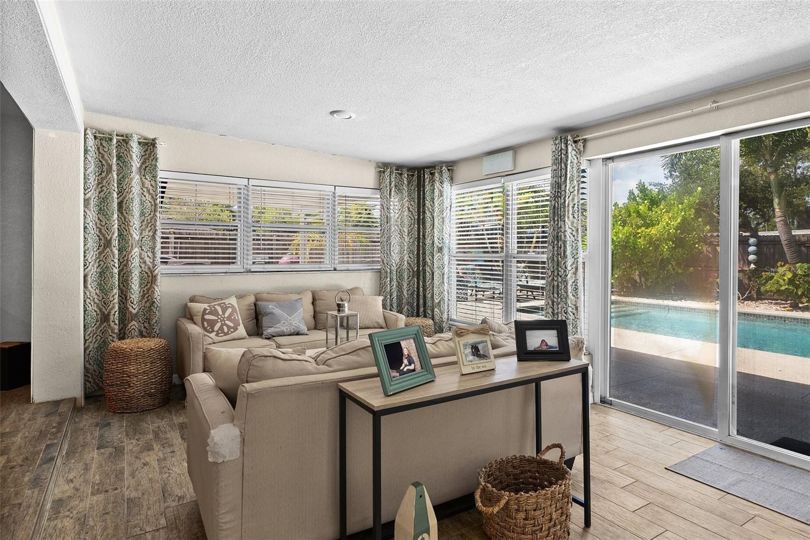 Image 22 of 70 For 7304 Lakeside Boulevard