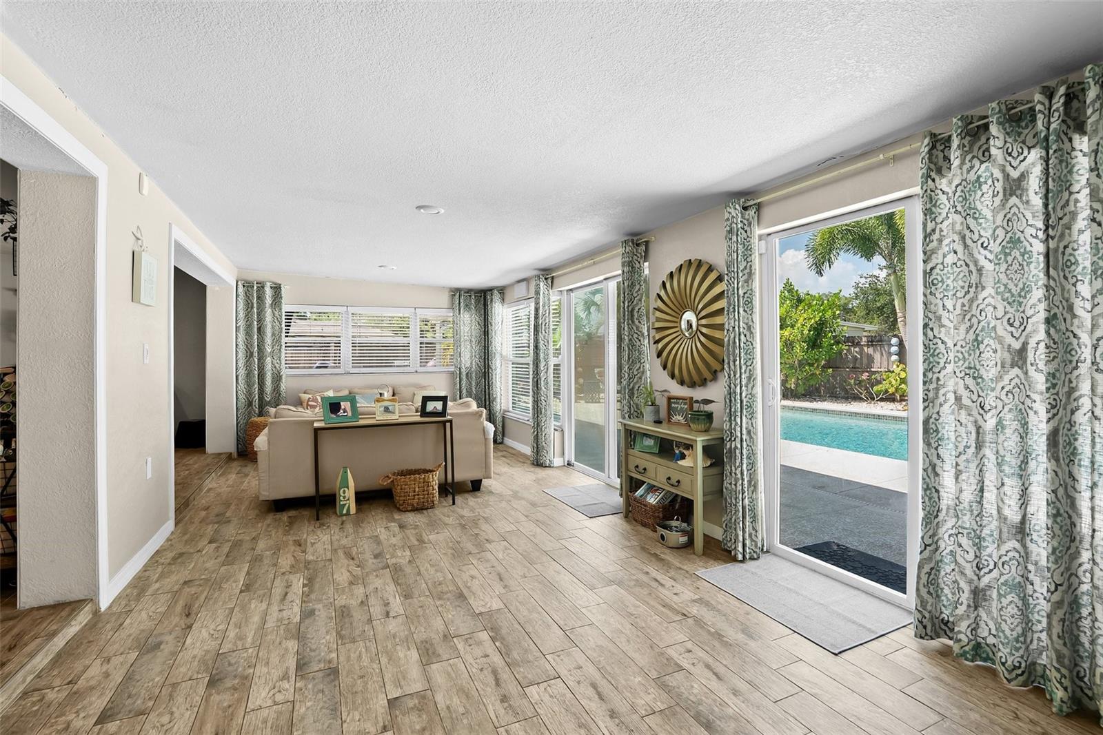 Image 23 of 70 For 7304 Lakeside Boulevard
