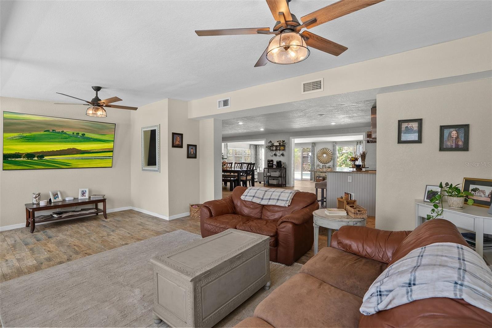 Image 4 of 70 For 7304 Lakeside Boulevard