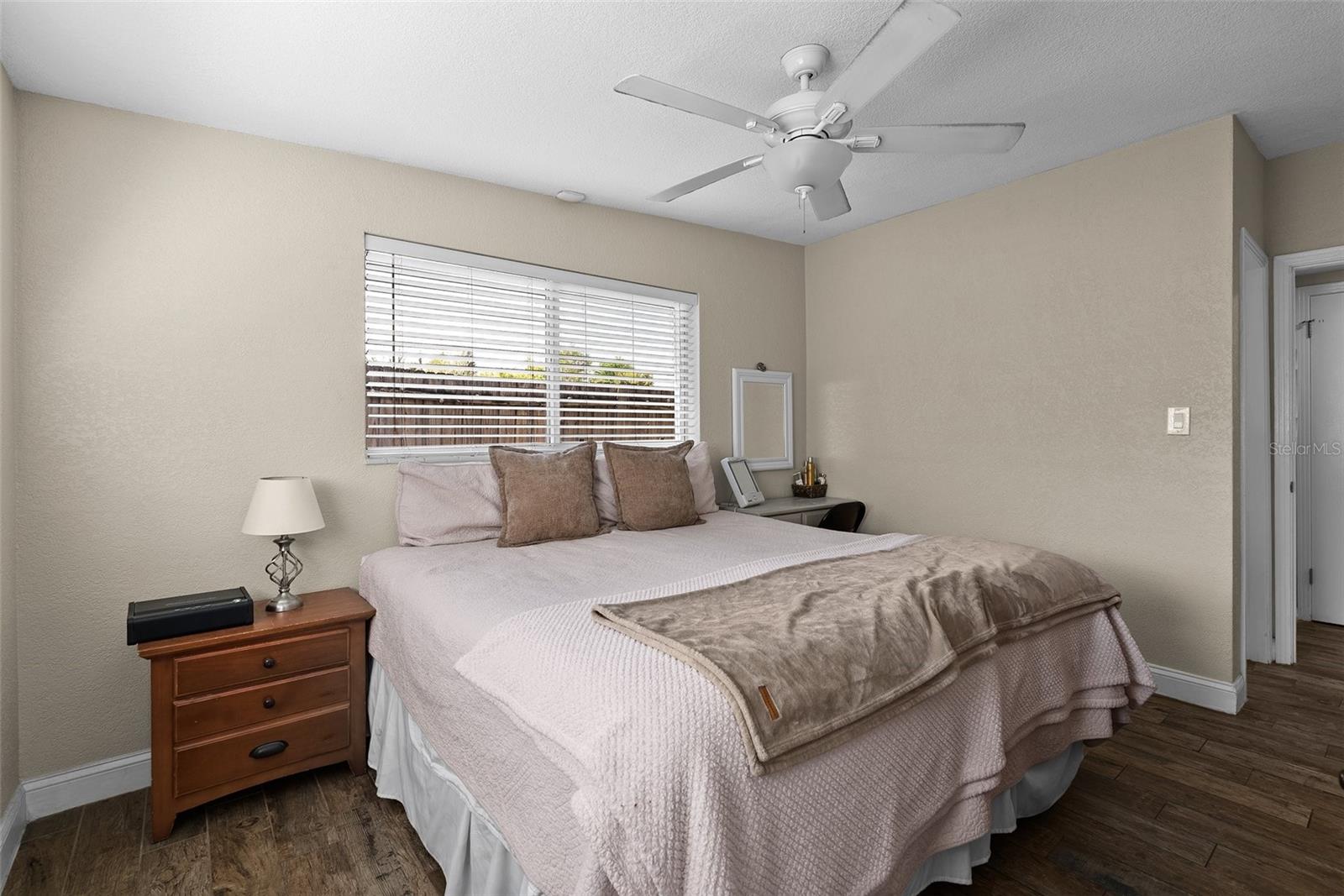 Image 51 of 70 For 7304 Lakeside Boulevard