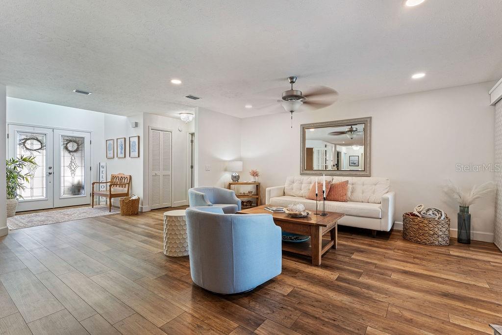 Image 5 of 99 For 6611 Surfside Boulevard