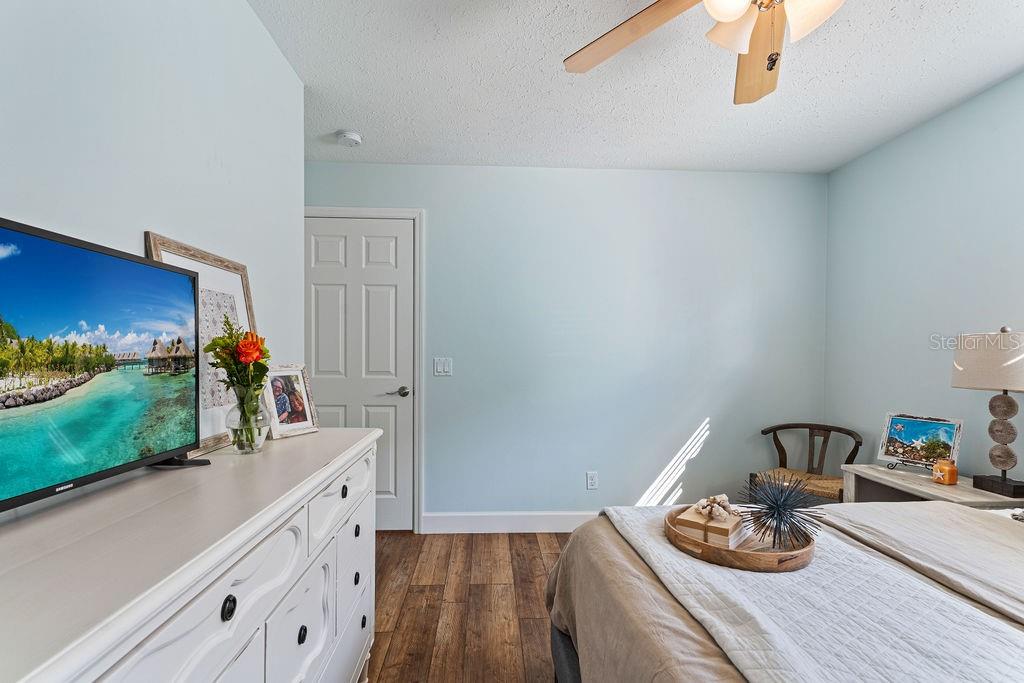 Image 69 of 99 For 6611 Surfside Boulevard